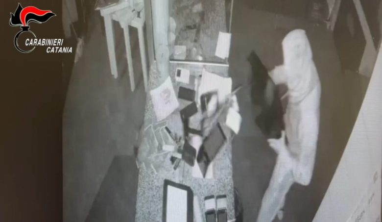 VIDEO | Furti a raffica in pizzerie e non solo: preso re dei colpi nel Catanese