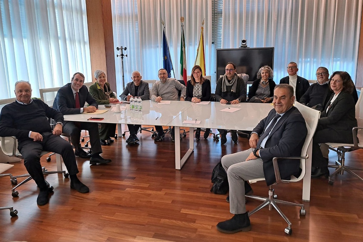 Svolta per i lavoratori Corfilac: applicato contratto di categoria. Sammartino: “Soluzione attesa da 20 anni” Svolta per i lavoratori Corfilac: applicato contratto di categoria. Sammartino: “Soluzione attesa da 20 anni”