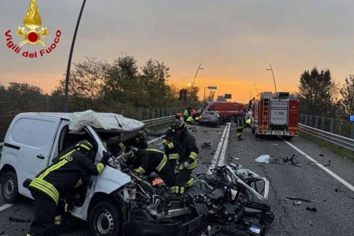 Tragico scontro sulla tangenziale: due morti e quattro feriti