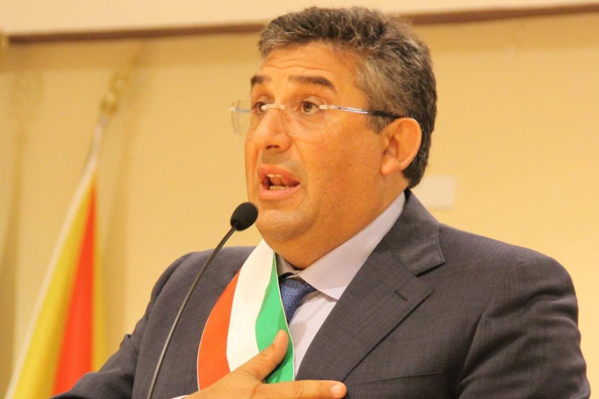 Paura a Raffadali, ladri in casa del sindaco Silvio Cuffaro: indagini in corso Paura a Raffadali, ladri in casa del sindaco Silvio Cuffaro: indagini in corso