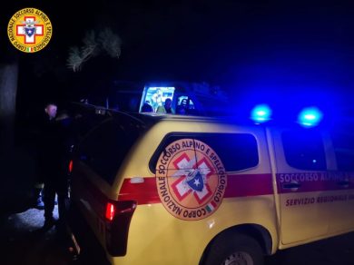 Etna, tre escursionisti bloccati dal buio nella zona “Grandi Querce”: salvati dal Soccorso Alpino
