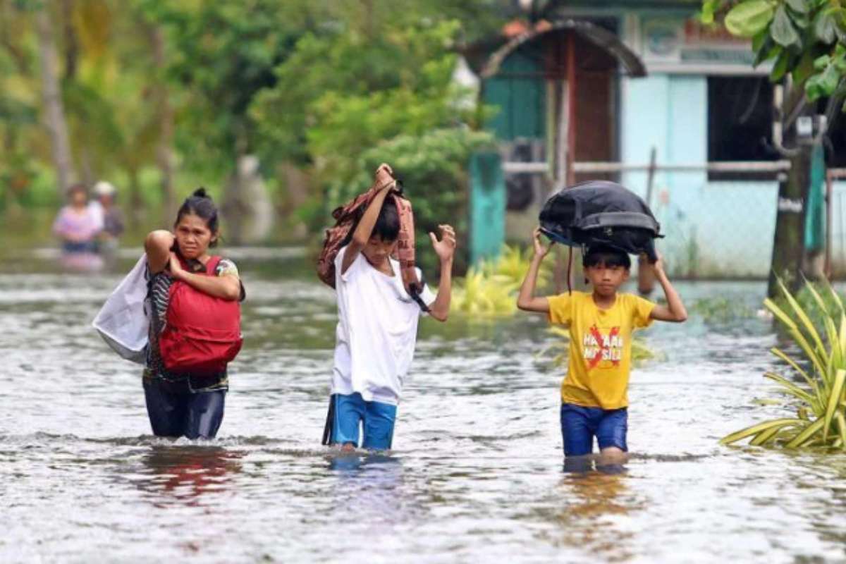 Filippine, in arrivo il tifone Fung-wong: quasi un milione di persone evacuate