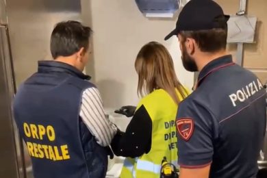 Catania, chiuso un ristorante di via Sant’Euplio per topi e blatte in cucina e diverse irregolarità – VIDEO