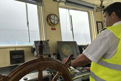 Follia in traghetto, trasmesso un film porno nella sala passeggeri: “Una scena surreale”