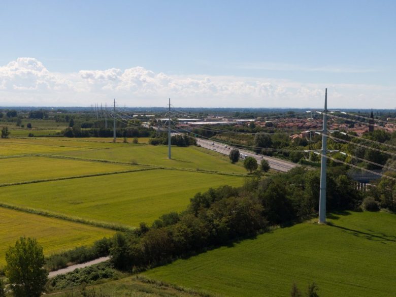 Terna, operativo il nuovo collegamento per potenziare la rete elettrica della Sicilia orientale