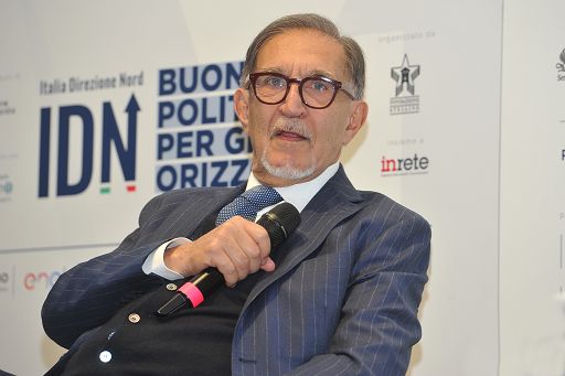 Carceri, La Russa: farei mini-indultino Natale per chi sta per uscire