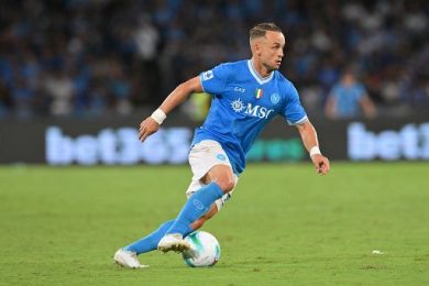 Calcio, risentimento muscolare per Lobotka: salta Napoli-Juve