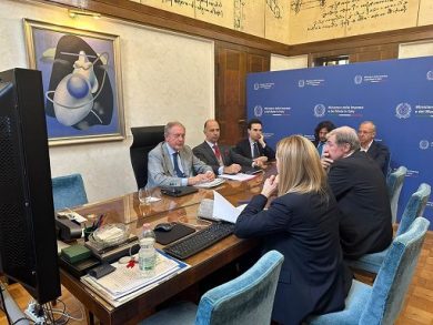 Ex Ilva, Urso: governo valuta anche intervento di soggetto pubblico