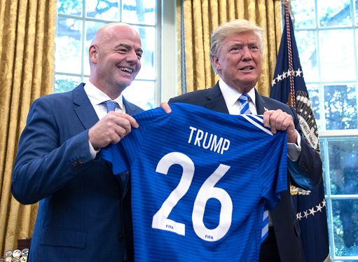 Calcio, Infantino premia Trump con il Peace Price