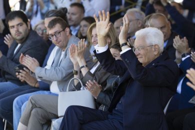 Mattarella: volontari veri patrioti, è palestra democrazia