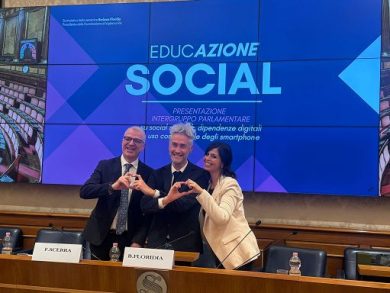 Social, Floridia: grande sfida è salvare persone da povertà digitale