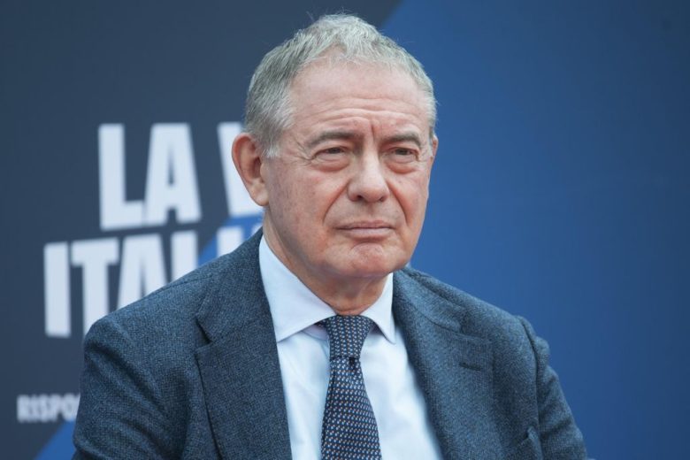 Moda, Urso: su ultra-fast fashion “un’invasione di cavallette”