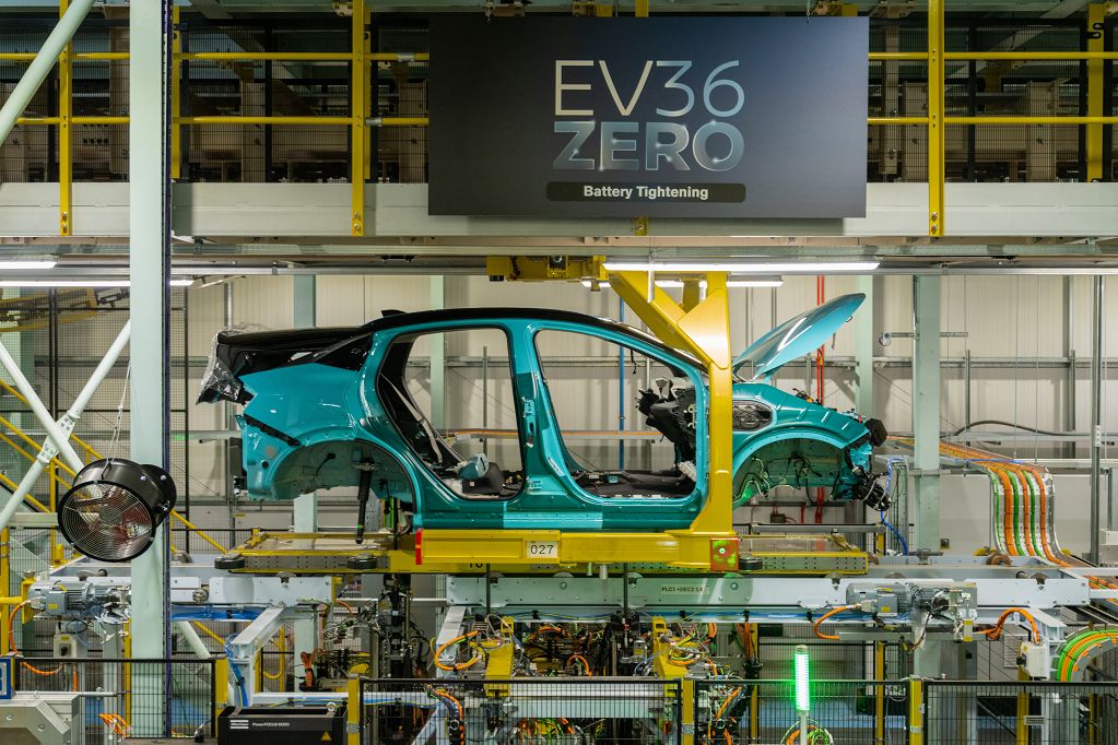 Nissan avvia produzione nuova Leaf a Sunderland, parte il piano EV36Zero Nissan avvia produzione nuova Leaf a Sunderland, parte il piano EV36Zero