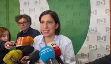 Manovra, Schlein: taglia spesa sociale e aumenta quella delle armi