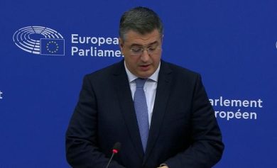 Auto, Tzitzikostas: diamo a consumatori libertà scelta su tecnologie