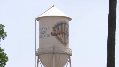 Warner: azionisti scelgano Netflix, no ad controfferta Paramount