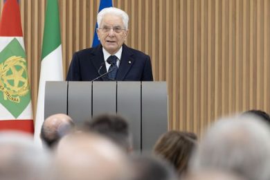 Mattarella a militari: quanto fate è importante per equilibrio mondiale