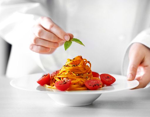 Mangiare cibo sano costa 4.900 euro all’anno per famiglia