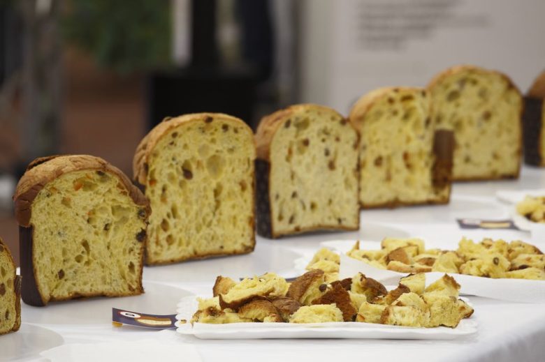 Natale, Confesercenti:3 italiani su 4 a casa, spesa cena-pranzo 3 mld(-5%)