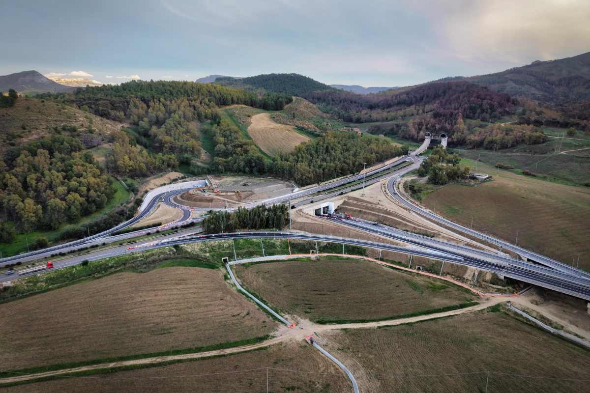 A19 Palermo-Catania, completati in anticipo i lavori allo svincolo di Caltanissetta A19 Palermo-Catania, completati in anticipo i lavori allo svincolo di Caltanissetta