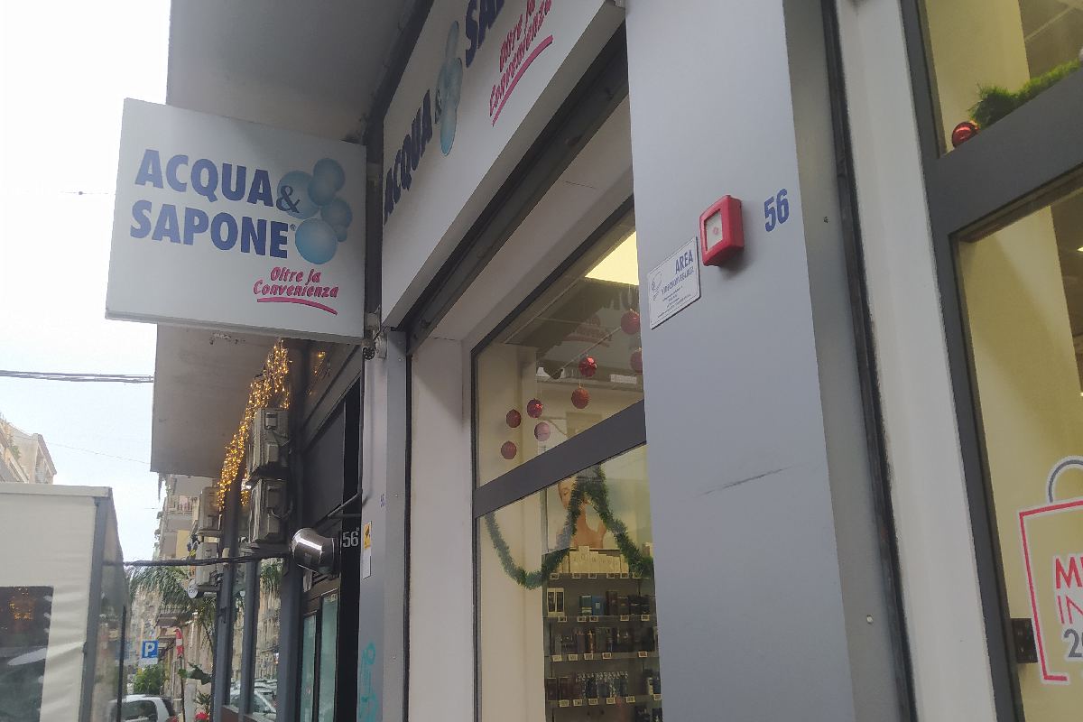 Catania, rapina a mano armata in un negozio in via Milano: in due portano via l’incasso