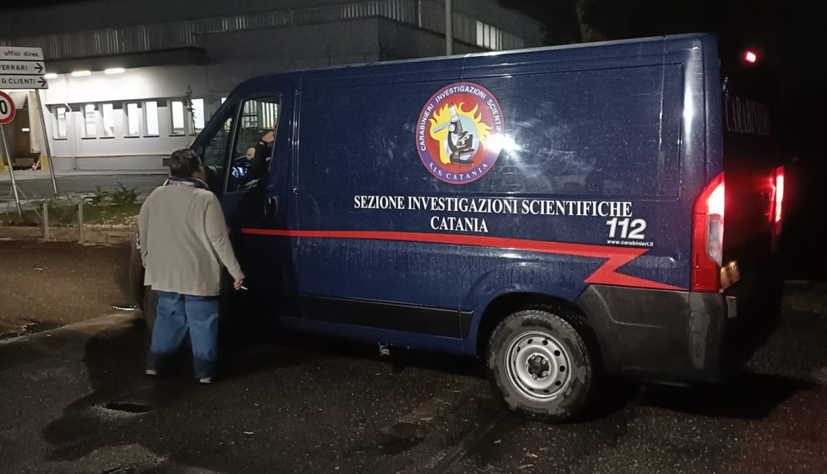 Catania, allarme bomba al centro di smistamento postale: intervengono gli artificieri Catania, allarme bomba al centro di smistamento postale: intervengono gli artificieri