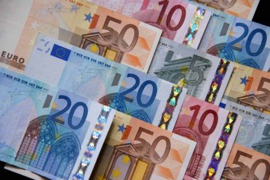 Tredicesima 2025, in arrivo 52,5 miliardi ma solo uno su due la userà per i regali di Natale