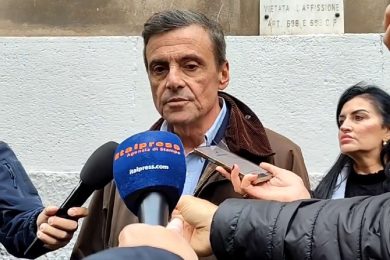 VIDEO | Calenda attacca il governo Schifani: “Regione viola i diritti dei siciliani, subentri lo Stato”