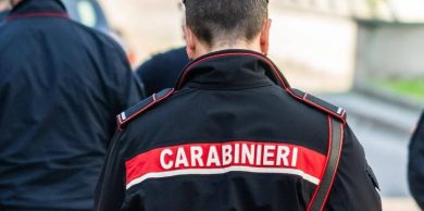 Catania, tenta di soffocare figlioletta con il cuscino: scatta il tso