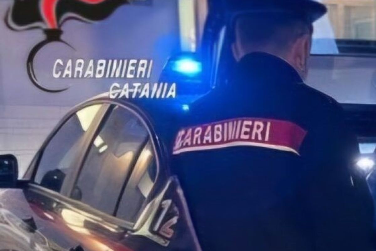 Follia a Gravina di Catania, 41enne pizzicato senza patente con martello e cassetta attrezzi: scatta la denuncia Follia a Gravina di Catania, 41enne pizzicato senza patente con martello e cassetta attrezzi: scatta la denuncia