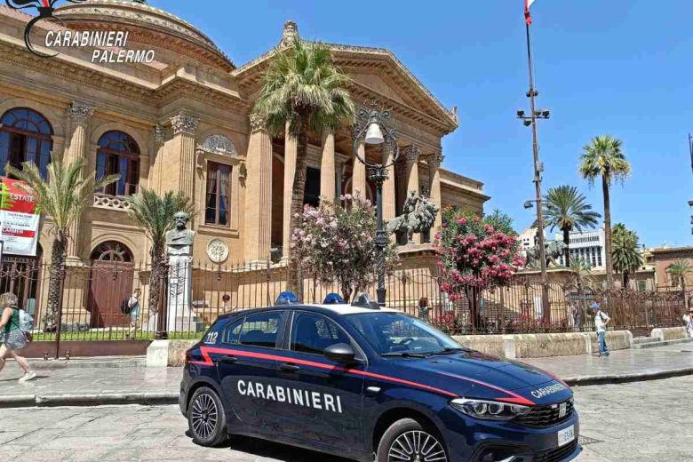 Palermo, arrestato 41enne con arsenale nascosto in casa: pistola e revolver sequestrati