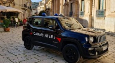 Droga in casa e furto in un negozio: arrestato 48enne a Scicli