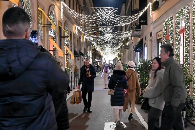 Caro Natale, lotta ai rincari tra rinunce e soluzioni low cost: le spese e i consigli per risparmiare durante le Feste
