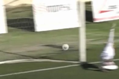 VIDEO – Clamoroso in Serie D, l’Athletic Palermo segna con la rete bucata: il caos a Favara