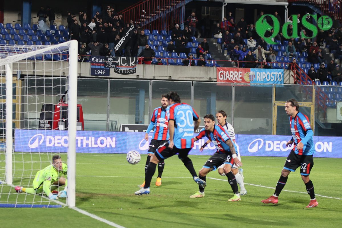 Catania-Crotone 2-0, la fotogallery: gli scatti più belli dal “Massimino”