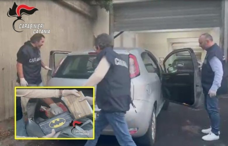 In viaggio con la cocaina pura nel bagagliaio dell’auto: arrestata coppia di fidanzati sulla Statale 417