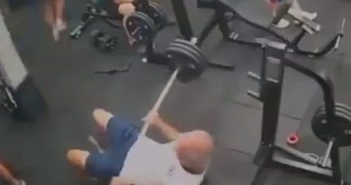 VIDEO | Tragedia in Brasile: culturista muore colpito al petto dal bilanciere