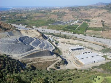 Discarica di Mazzarrà, la “bomba” da bonificare che ora rischia di vedere saltare i fondi del Pnrr