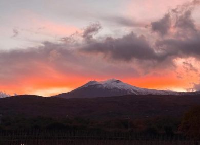 Etna, rimane attivo il campo lavico sulla Valle del Bove