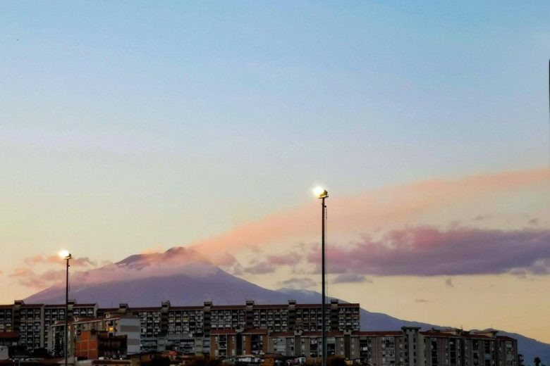 Etna, scatta l’allerta gialla: si intensifica l’eruzione