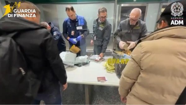 Maxi blitz a Malpensa: sequestrati oltre 18 mila medicinali illegali