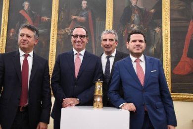 La Fiamma Olimpica illumina Palazzo Reale di Palermo, il cammino continua verso Agrigento