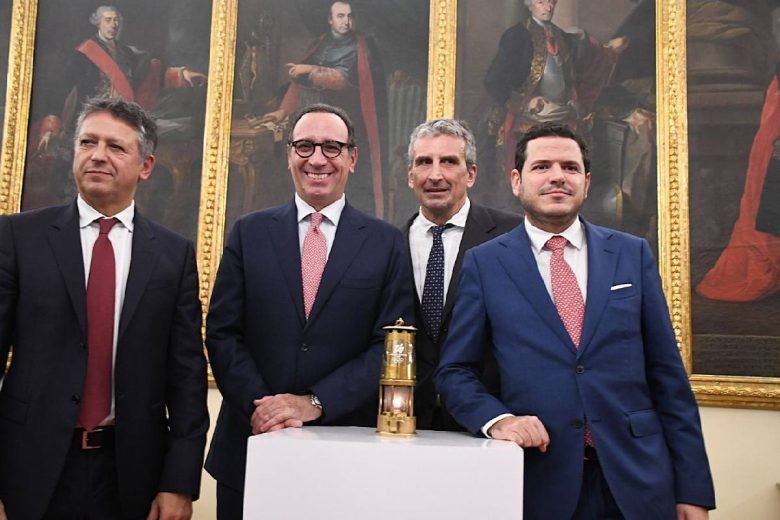 La Fiamma Olimpica illumina Palazzo Reale di Palermo, il cammino continua verso Agrigento