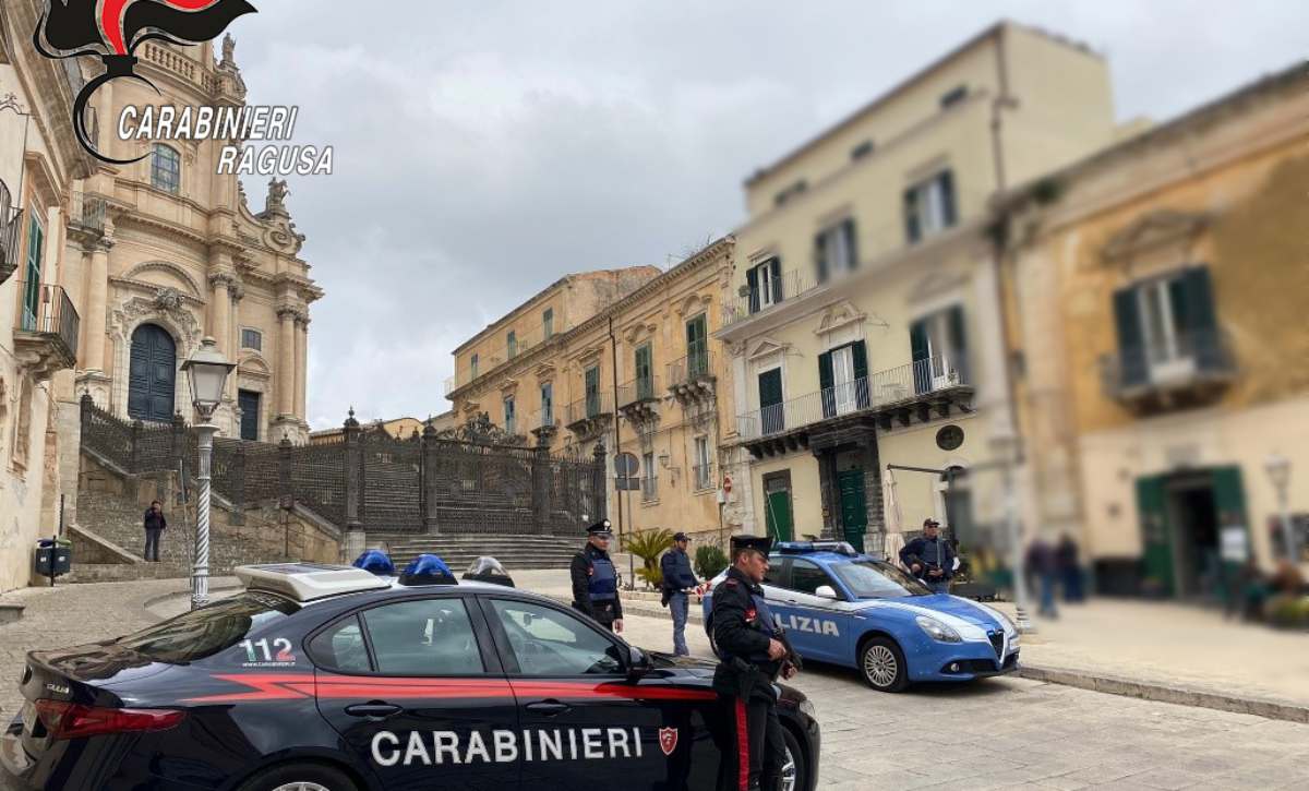 Tenta il furto con scasso, viene sorpreso e aggredisce le forze dell’ordine con una spranga: arrestato 32enne Tenta il furto con scasso, viene sorpreso e aggredisce le forze dell’ordine con una spranga: arrestato 32enne