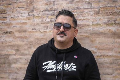 Crollano i calcinacci da un balcone in centro a Palermo, ferito il musicista Roy Paci