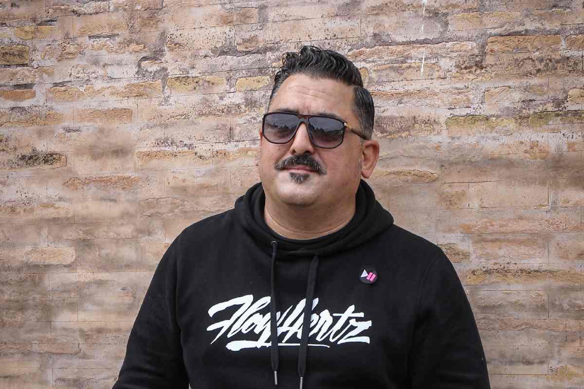 Crollano i calcinacci da un balcone in centro a Palermo, ferito il musicista Roy Paci Crollano i calcinacci da un balcone in centro a Palermo, ferito il musicista Roy Paci