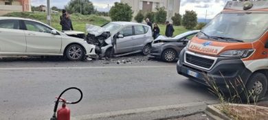 Grave incidente a Carlentini, scontro tra tre auto: ci sono feriti