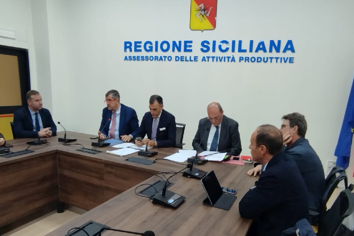 Bando per le aree di crisi industriale, Tamajo avverte: “Tre progetti già pronti a Gela. Termini Imerese acceleri” Bando per le aree di crisi industriale, Tamajo avverte: “Tre progetti già pronti a Gela. Termini Imerese acceleri”
