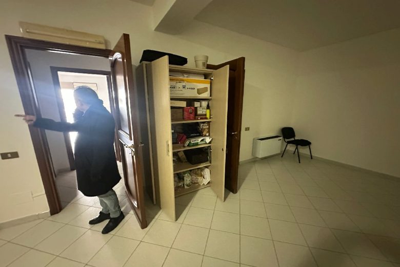 Blitz nell’ufficio dei parlamentari 5 Stelle a Palermo, rubato orologio non funzionate: indaga la Digos