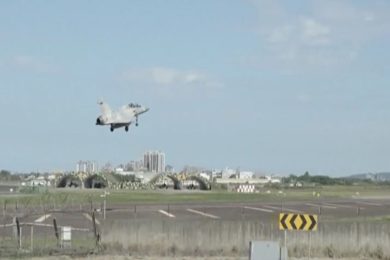 Razzi e aerei militari in azione, è tensione tra Cina e Taiwan: cosa succede – VIDEO